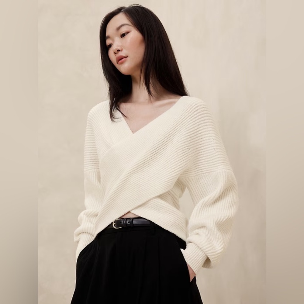 Banana Republic Factory Off-White Wrap Sweater, size L